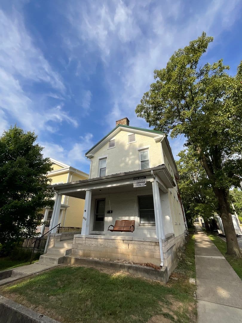 Bloomington House: 323 N. Grant St