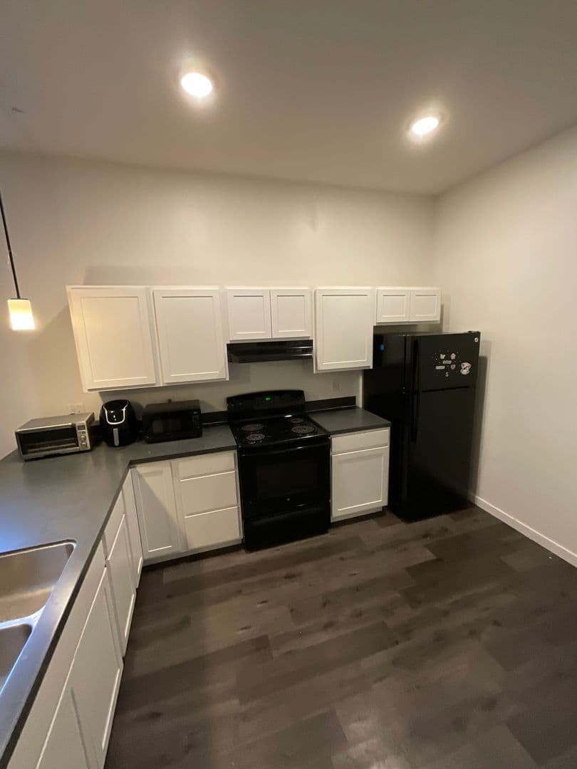 Bloomington Apartment: 422 E. 6th St