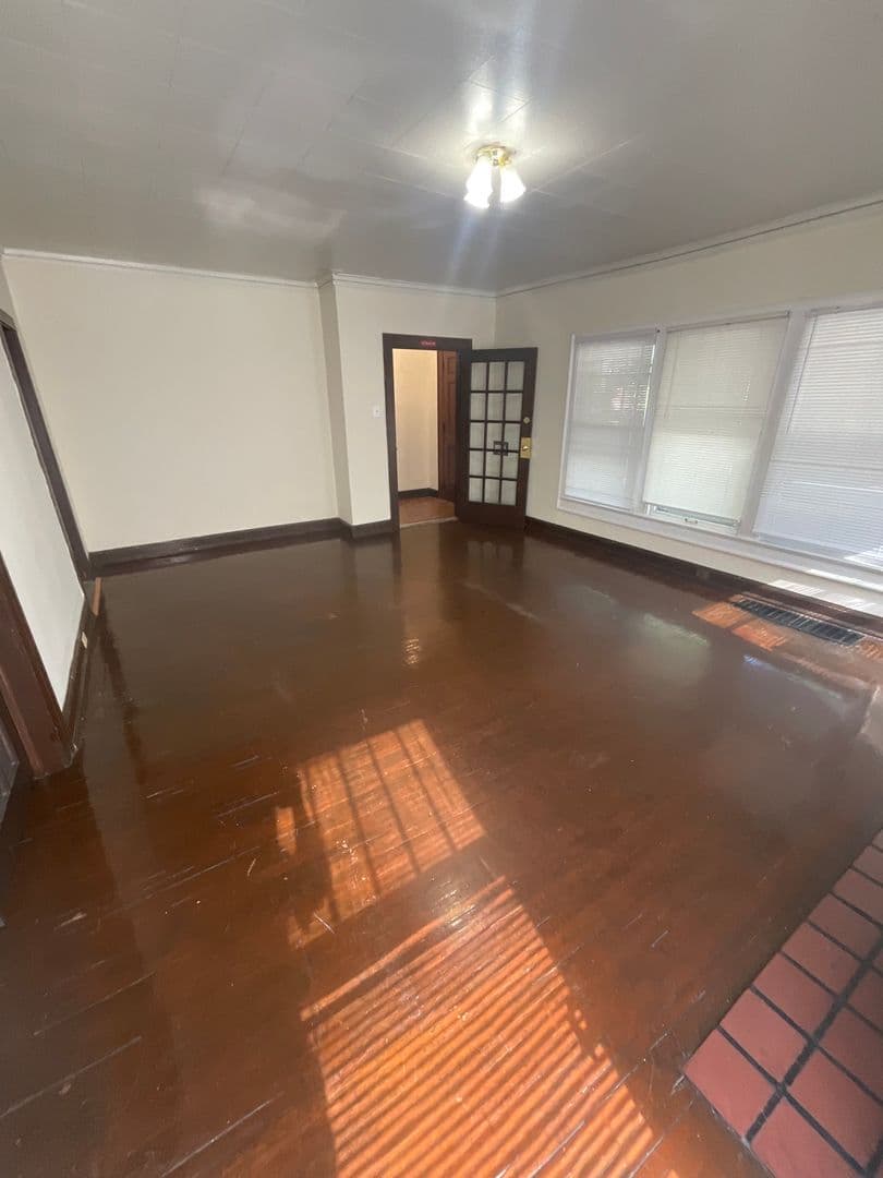 Bloomington House: 316 E. 7th St