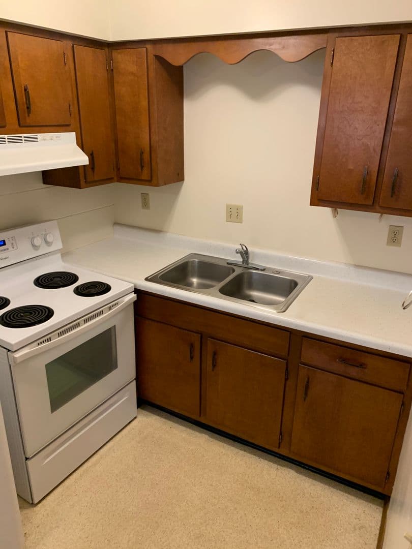 Bloomington Apartment: 326 W. Kenwood Dr - Apt 08