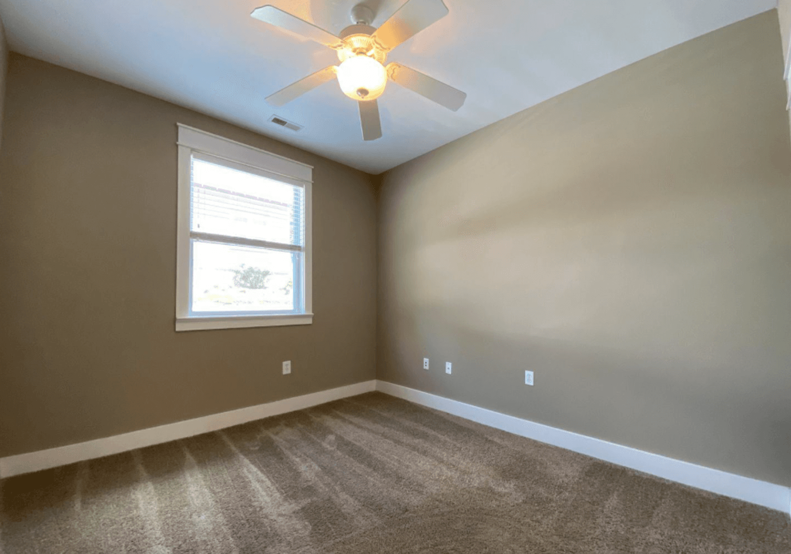 Bloomington Apartment: 425 E. Hillside Drive # 1-4