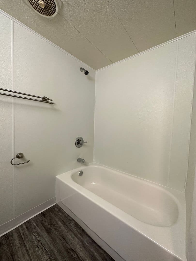 Bloomington Apartment: 1211 W 2nd St