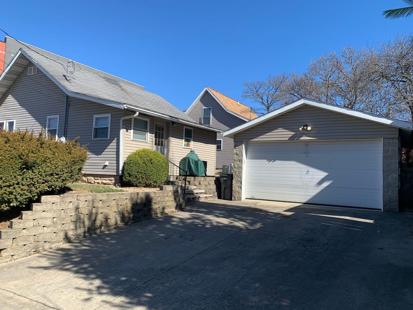 Bloomington House: 302 E 17th St