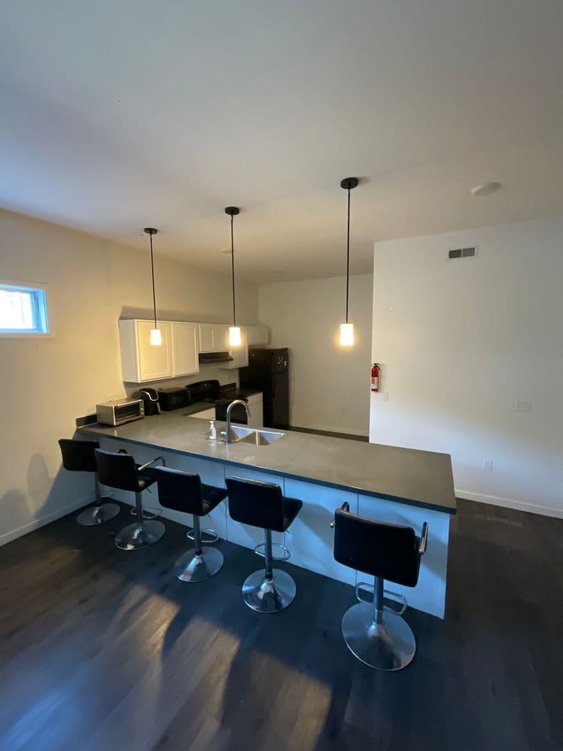 Bloomington Apartment: 422 E. 6th St