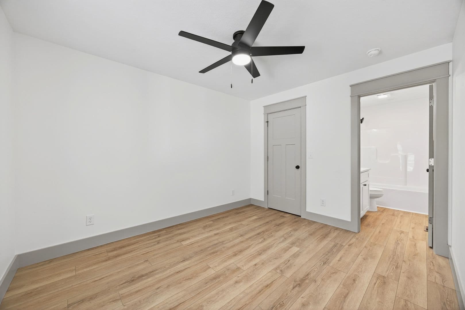 Bloomington Townhome: 422 E Cottage Grove