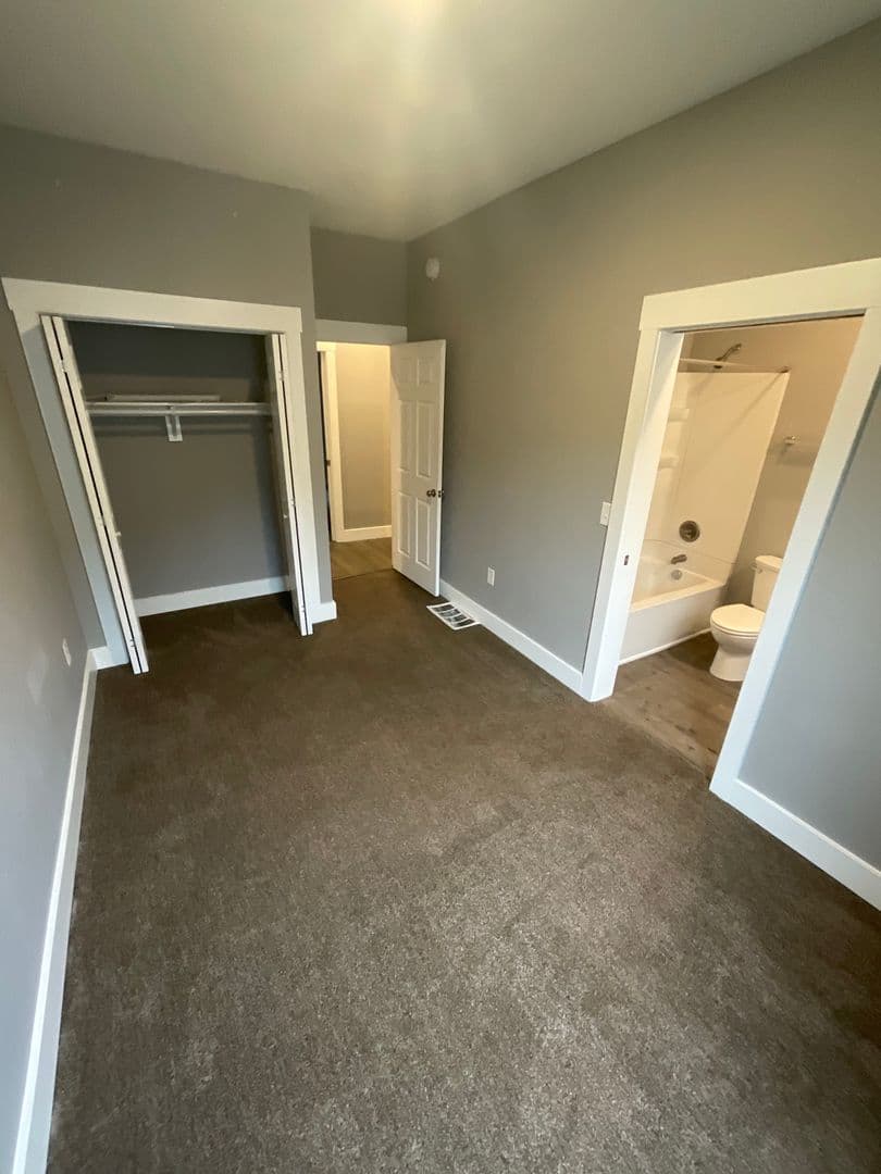 Bloomington Apartment: 705 N. Lincoln St