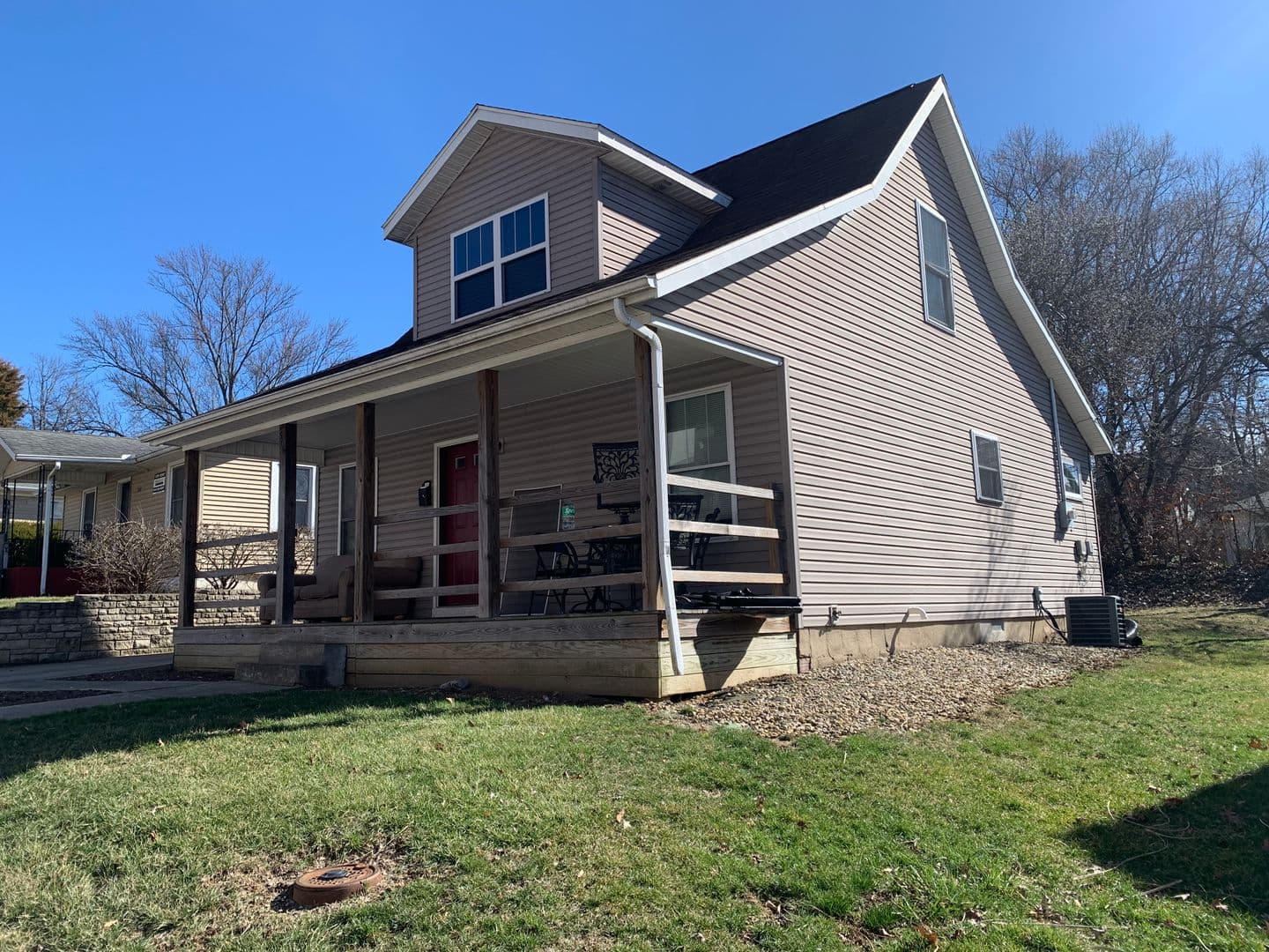 Bloomington House: 304 E 17th St
