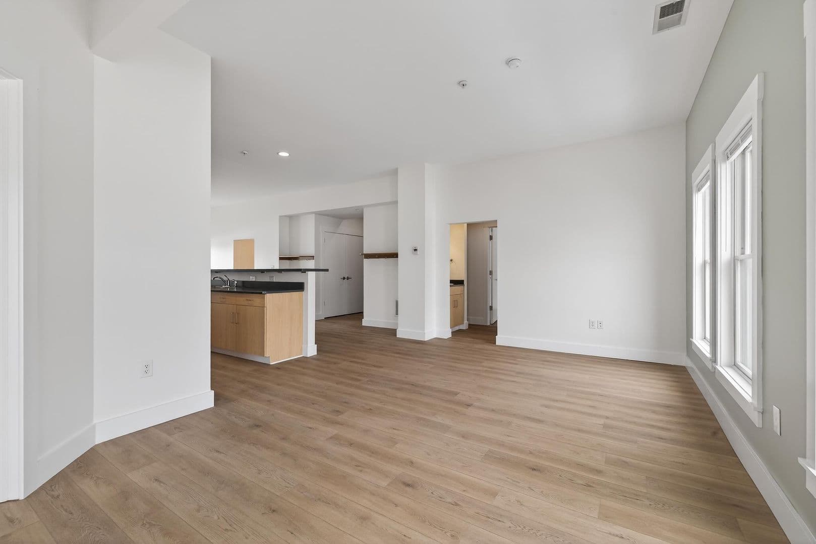 Bloomington Apartment: 116 E. 3rd St