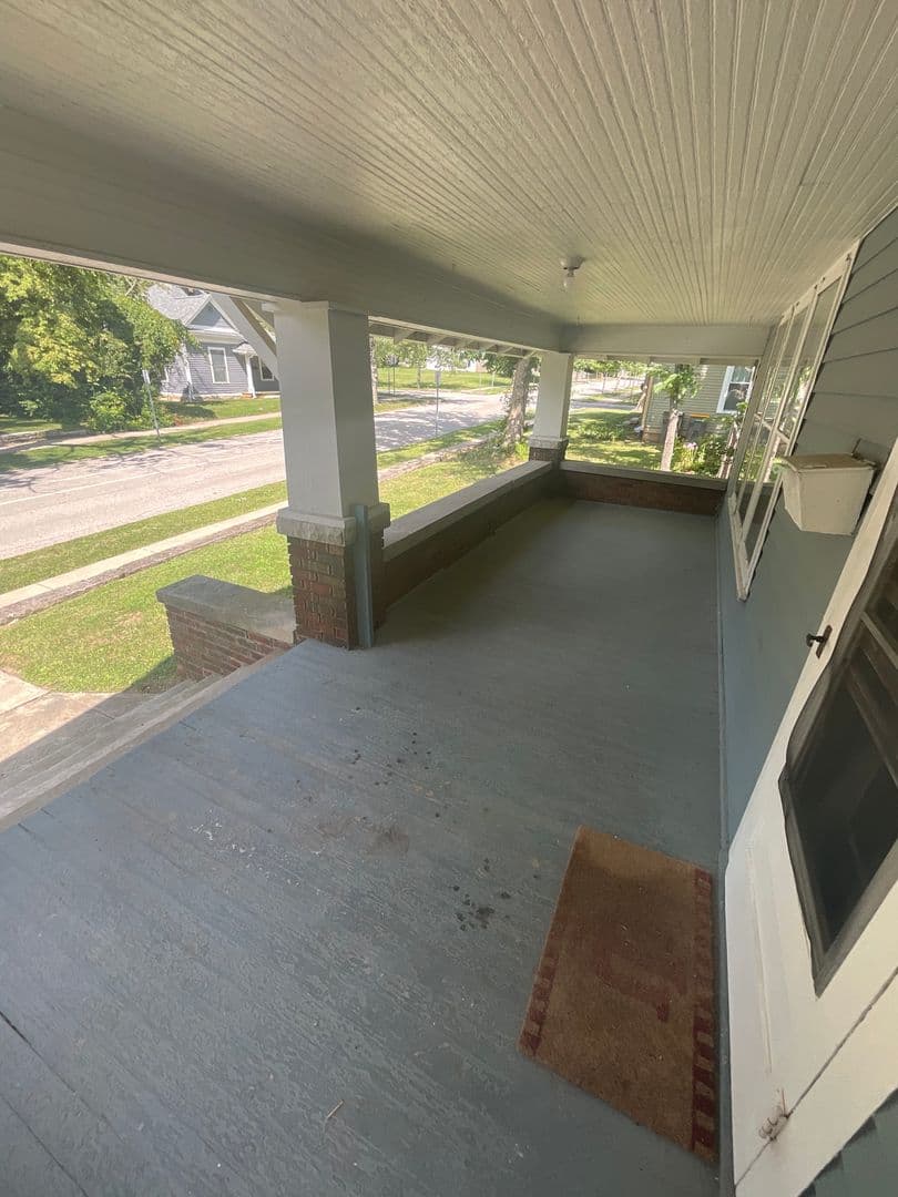Bloomington Apartment: 712 E. Cottage Grove Ave