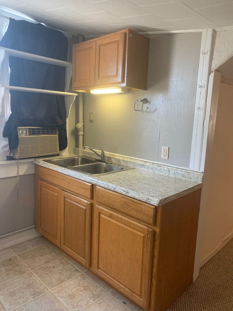 Bloomington Apartment: 408 E. 16th St