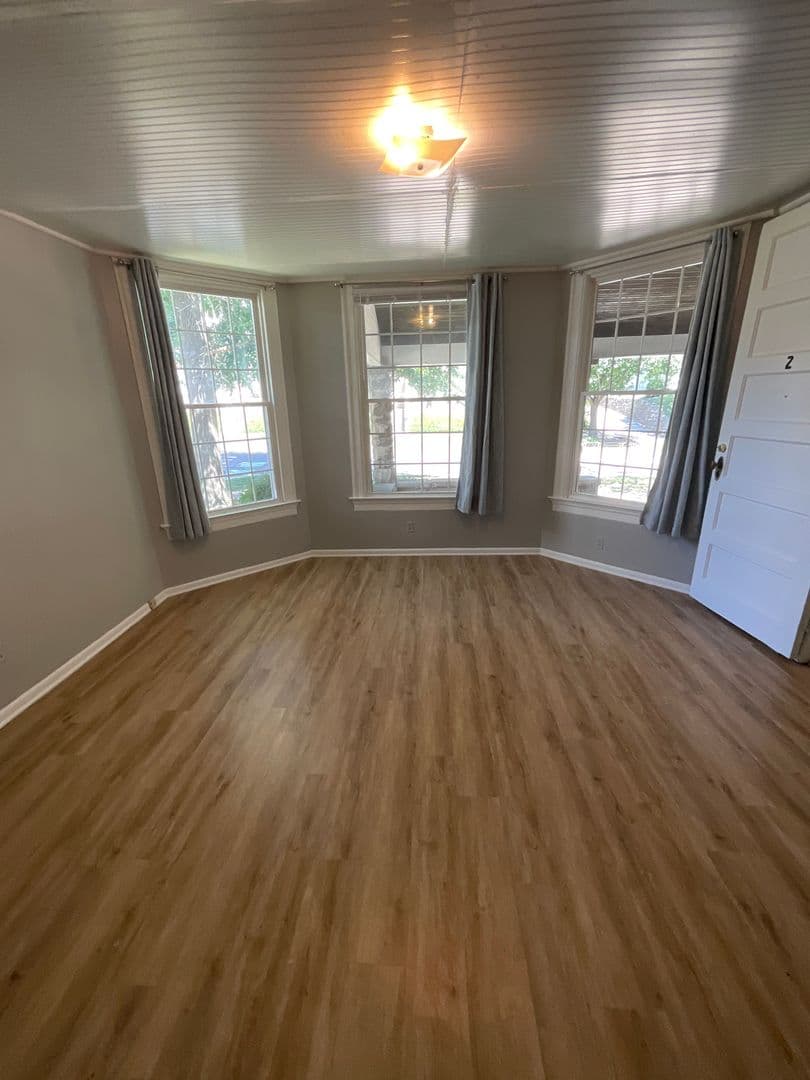 Bloomington Apartment: 308 E. 7th St