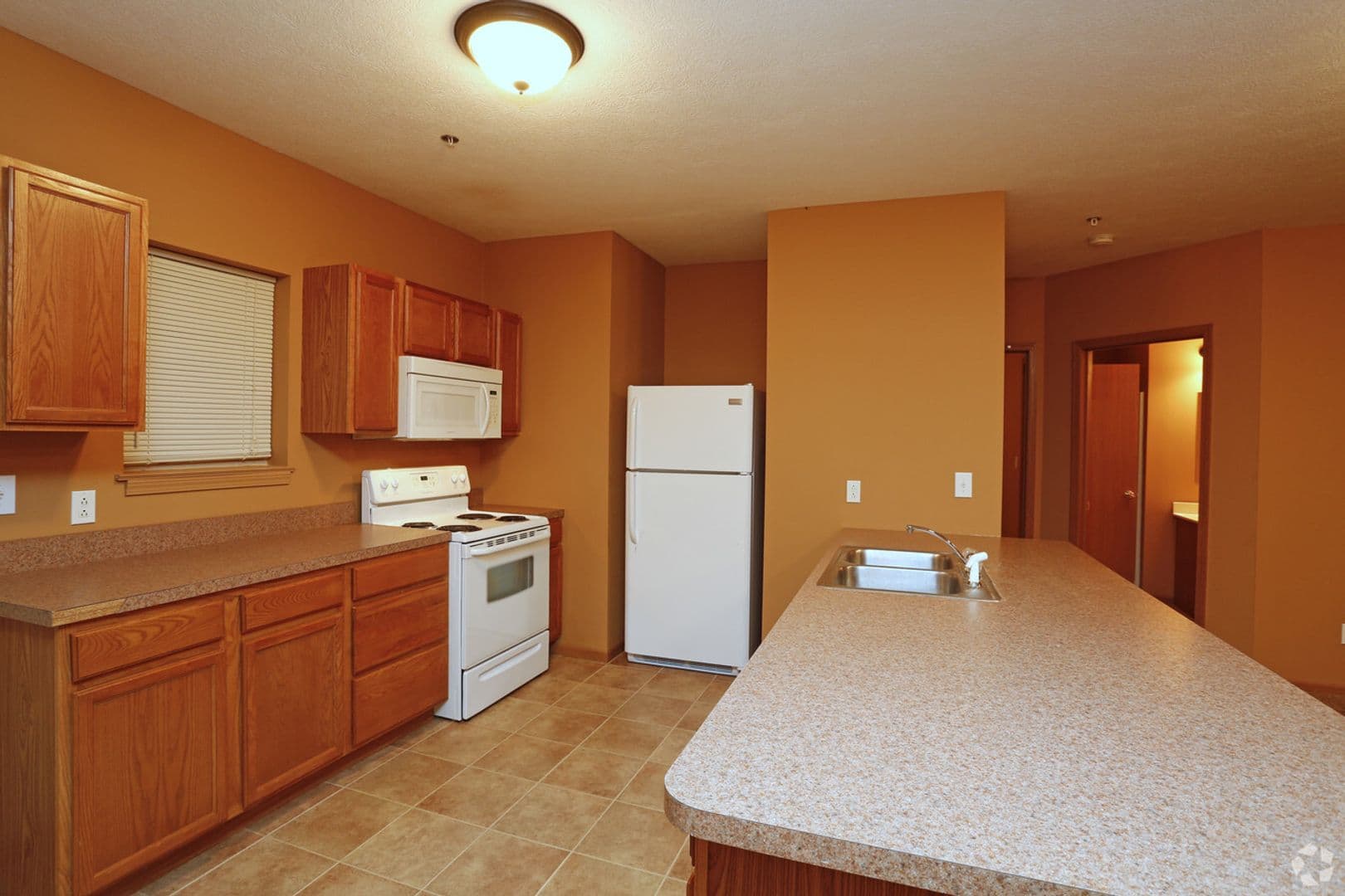 Terre Haute Apartment: 1897 N Hunt St