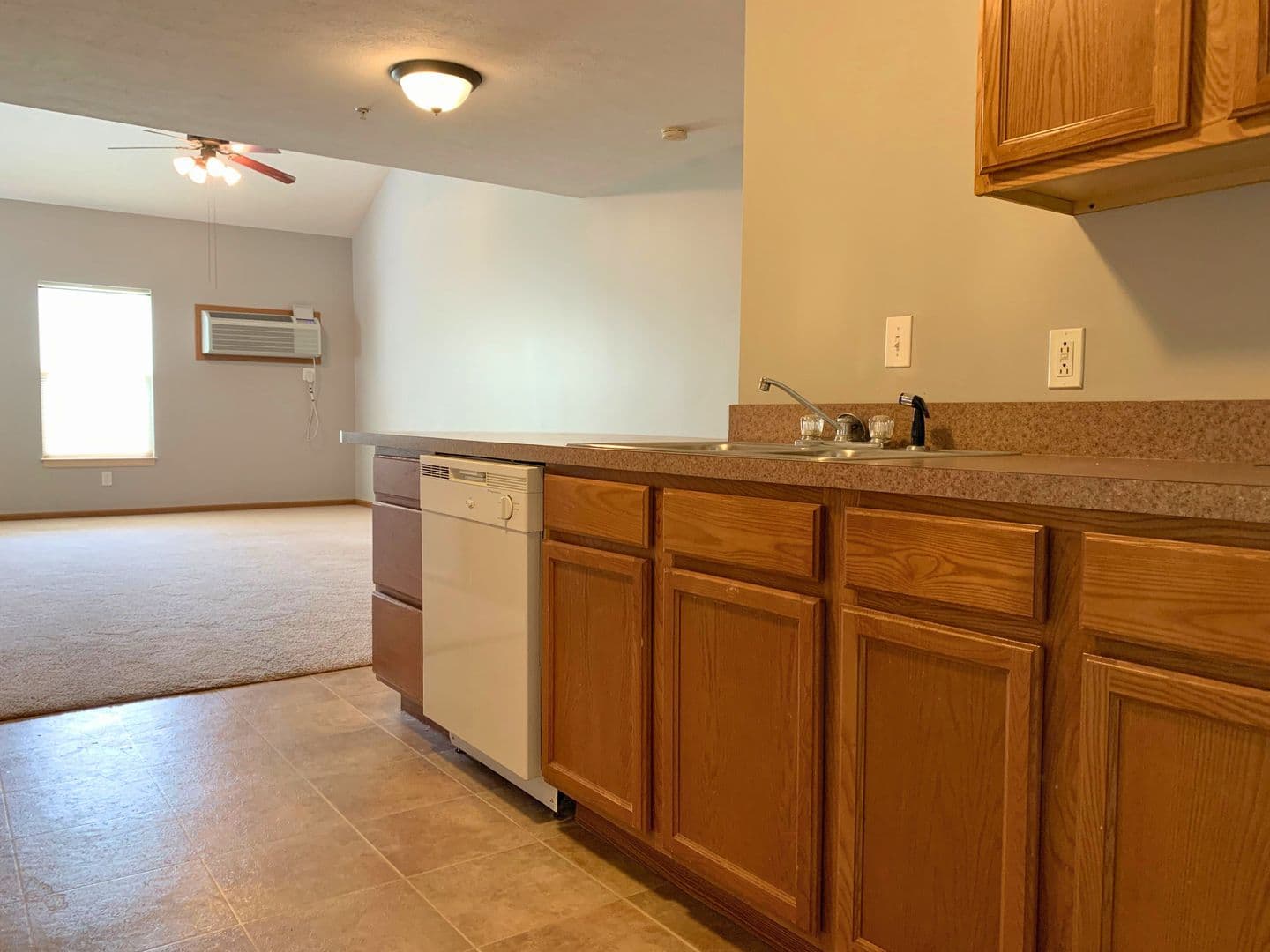 Terre Haute Apartment: 1897 N Hunt St