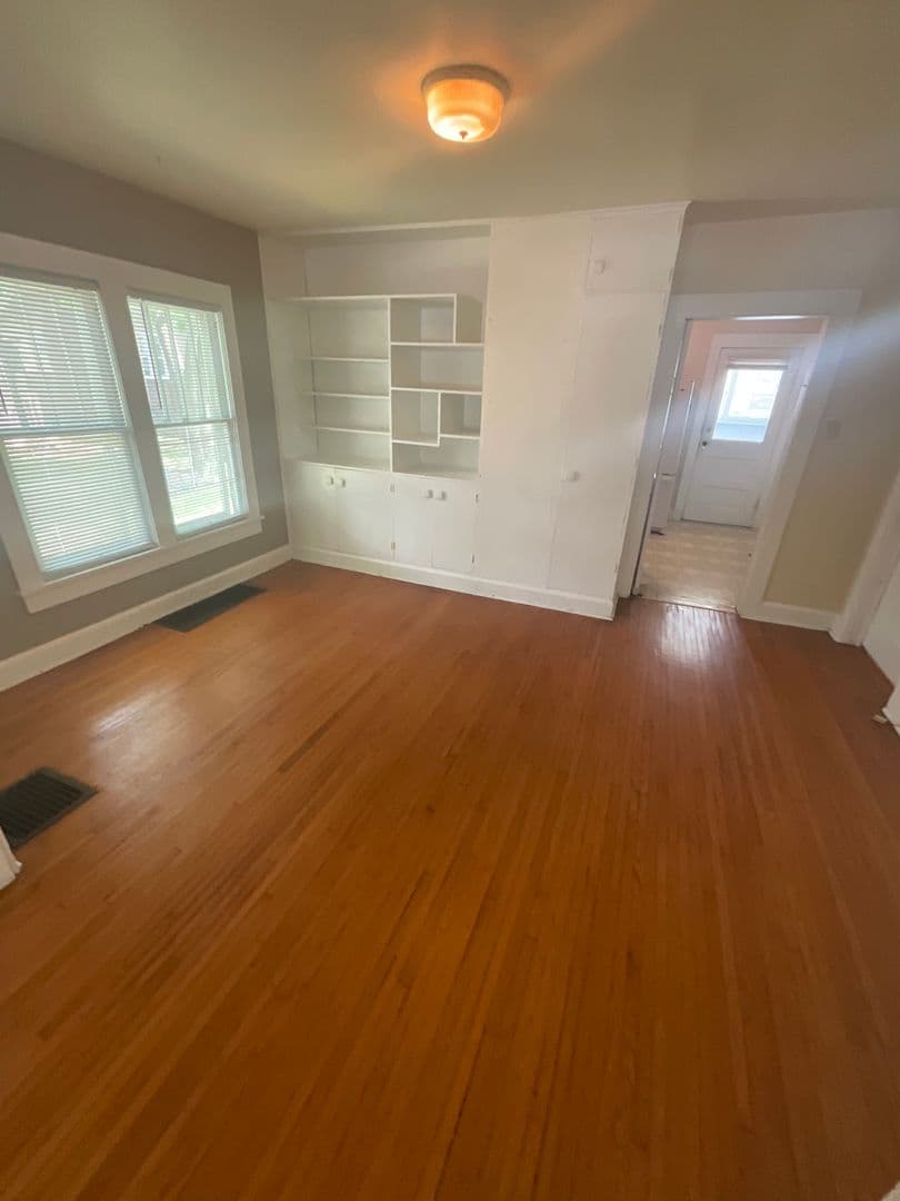 Bloomington Apartment: 712 E. Cottage Grove Ave
