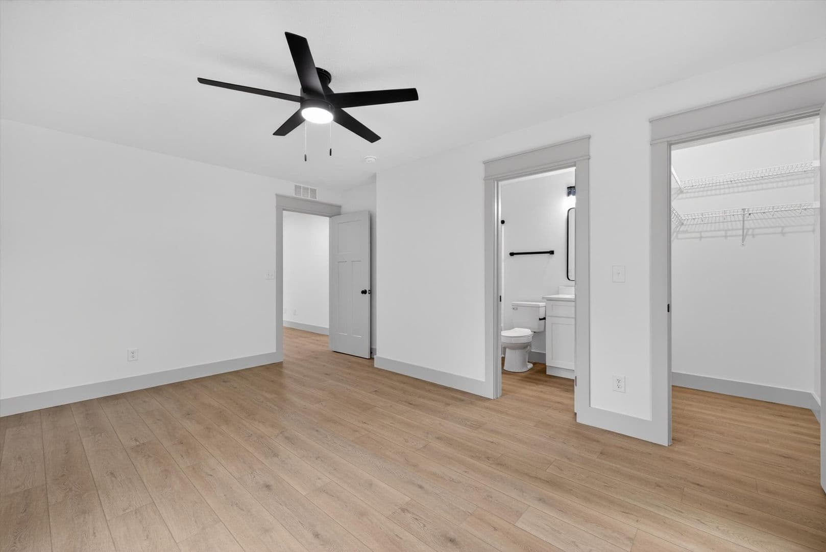 Bloomington Townhome: 420 N Jefferson St - Unit 2