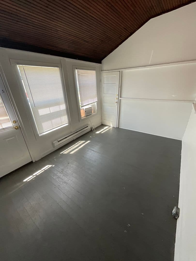 Bloomington Apartment: 308 E. 7th St