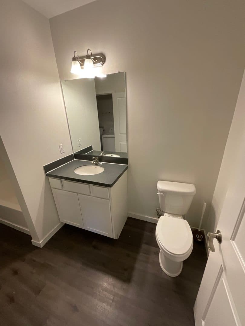 Bloomington Apartment: 422 E. 6th St