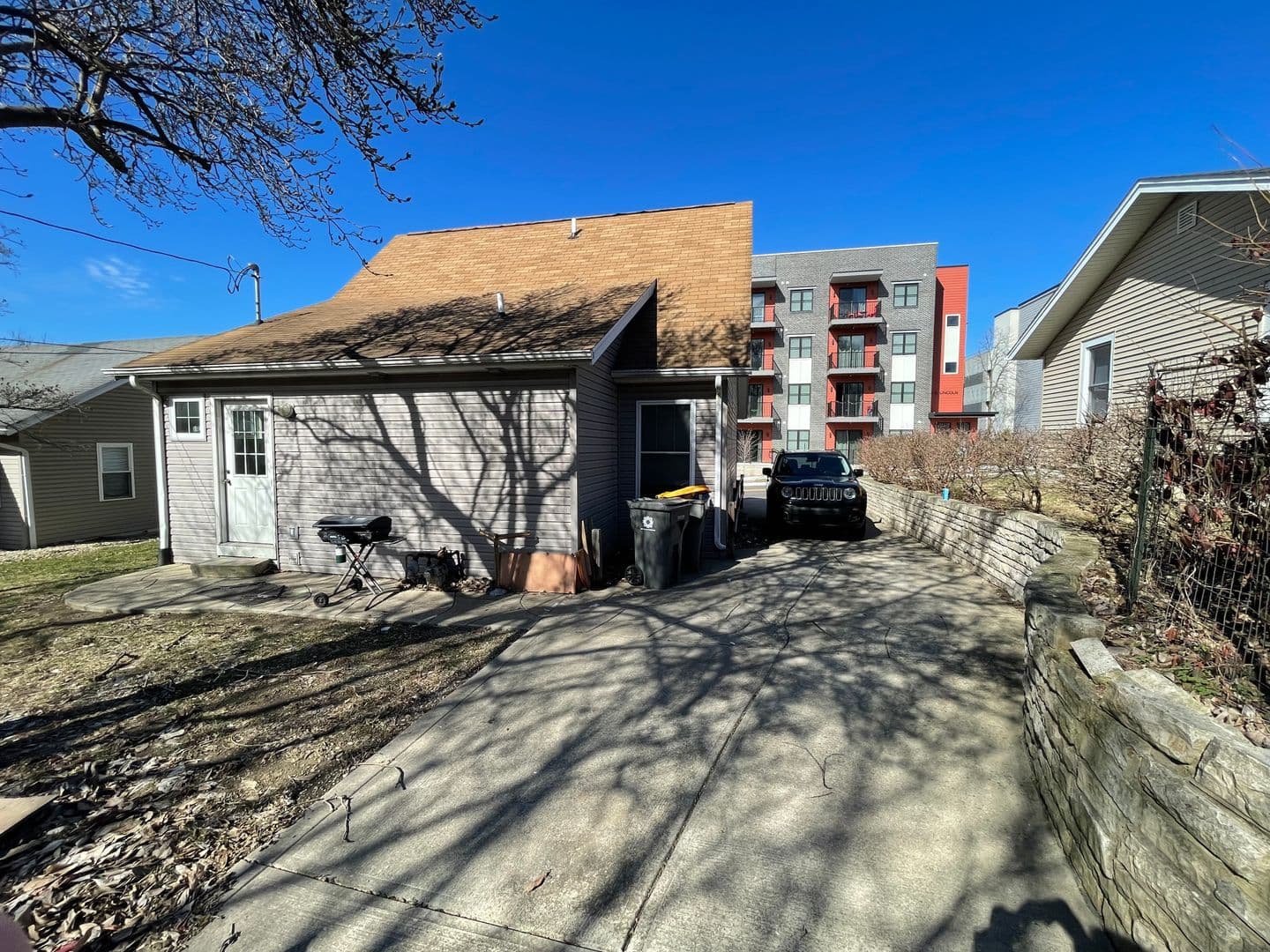 Bloomington House: 304 E 17th St