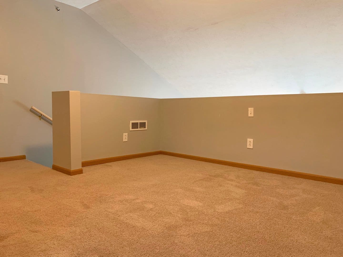 Terre Haute Apartment: 1897 N Hunt St