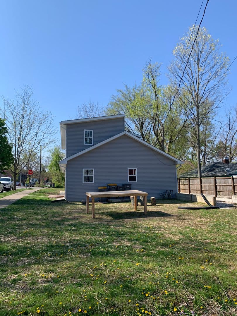 Bloomington Apartment: 221 E. 16th St