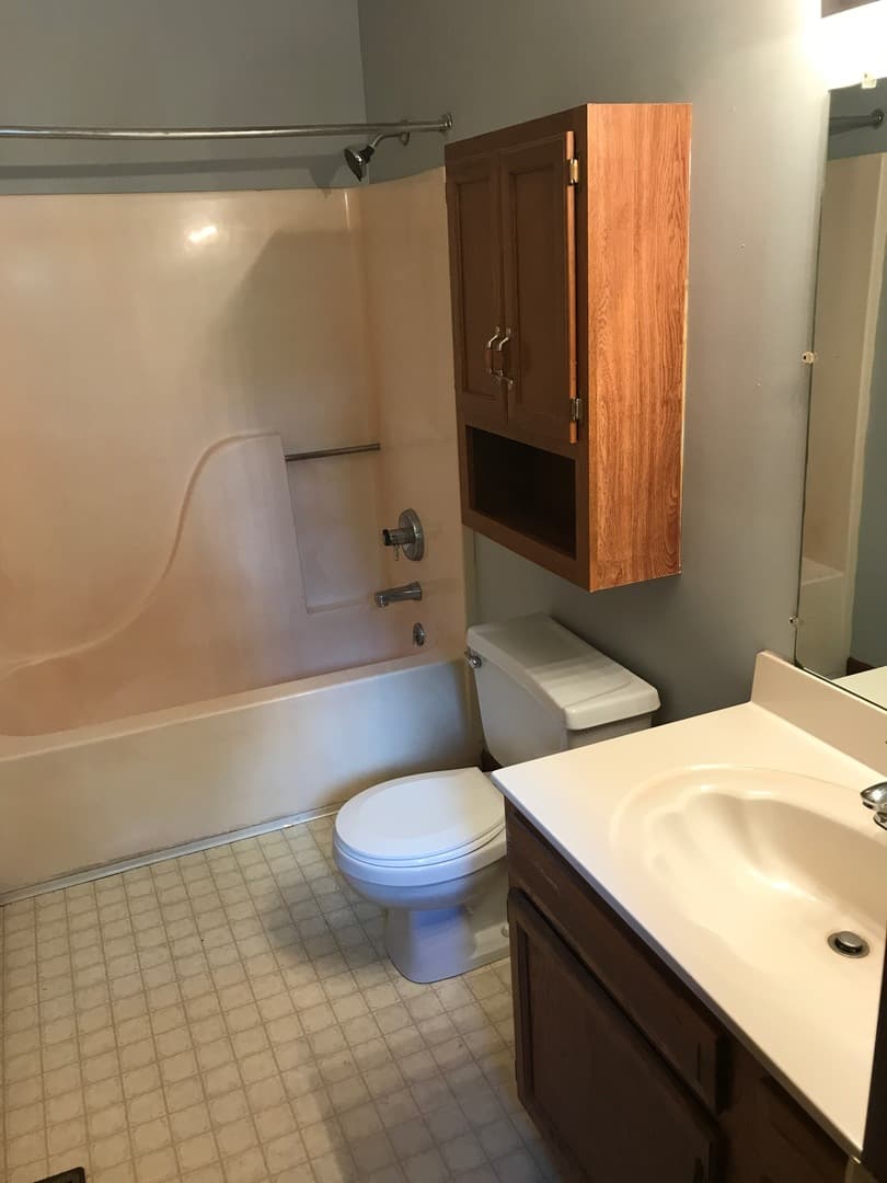 Bloomington House: 601 S. Park Square Dr