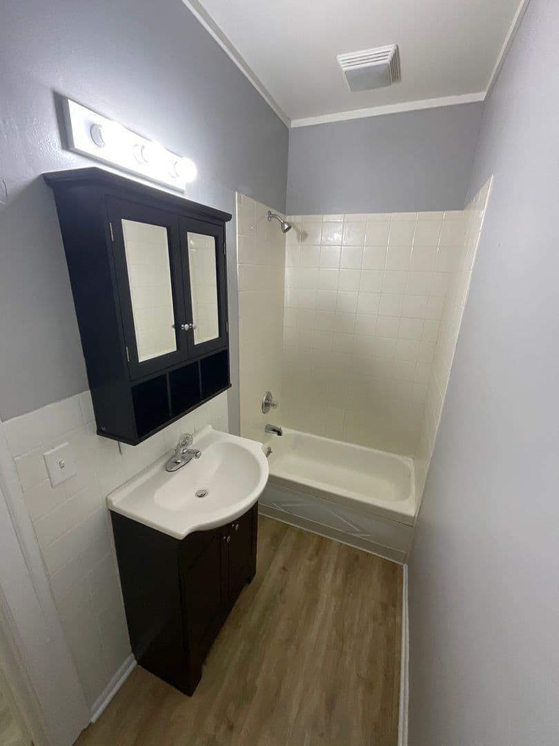 Bloomington Apartment: 308 E. 7th St