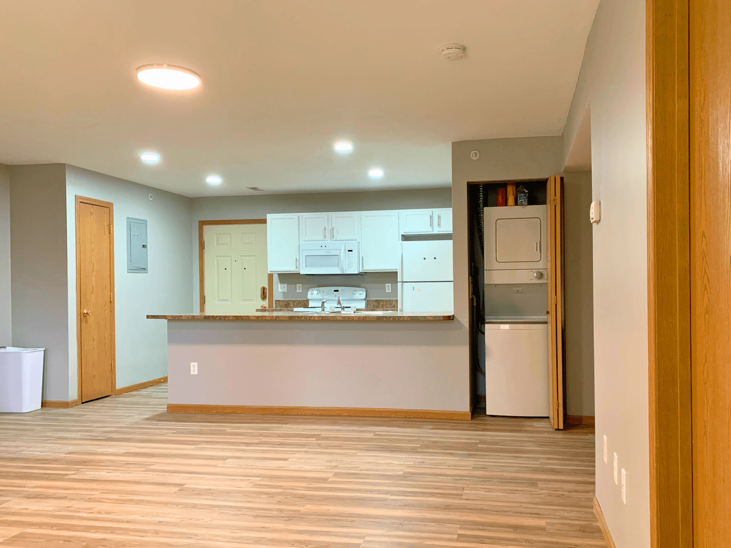 Terre Haute Apartment: 1897 N Hunt St