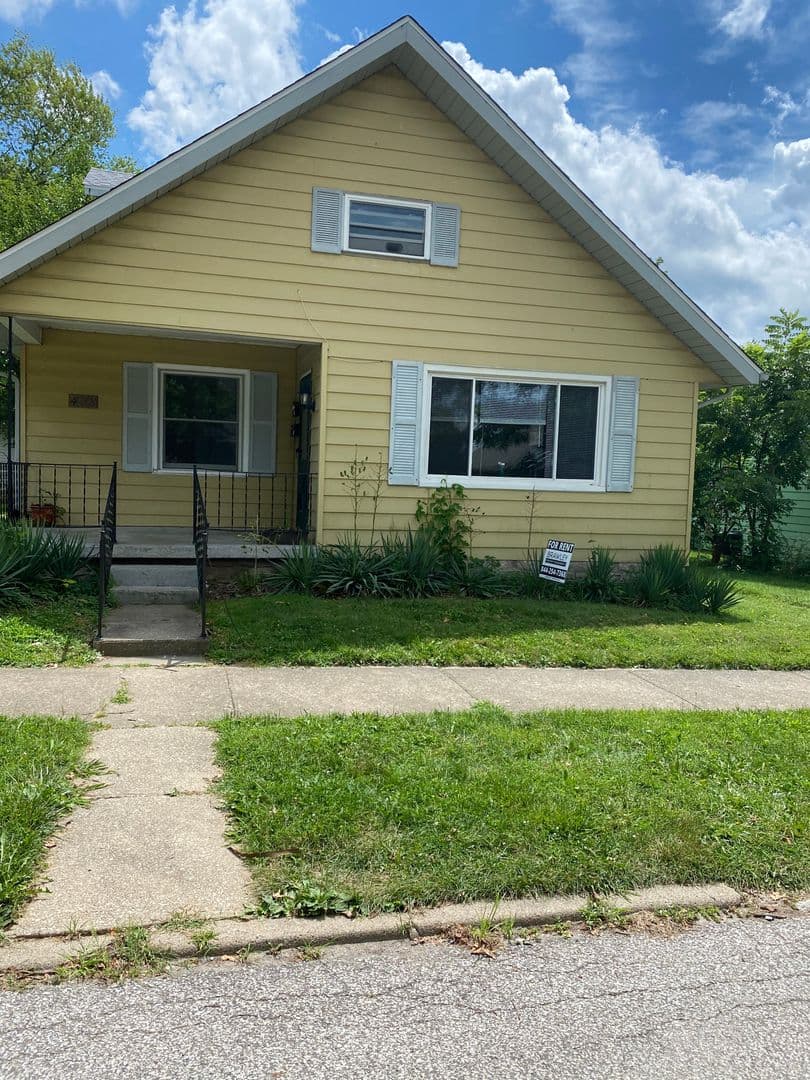 Bloomington Apartment: 408 E. 16th St
