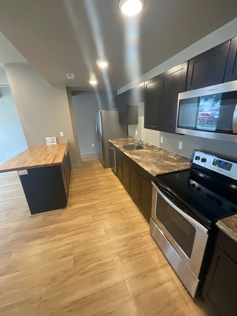 Bloomington Apartment: 425 N. Walnut St