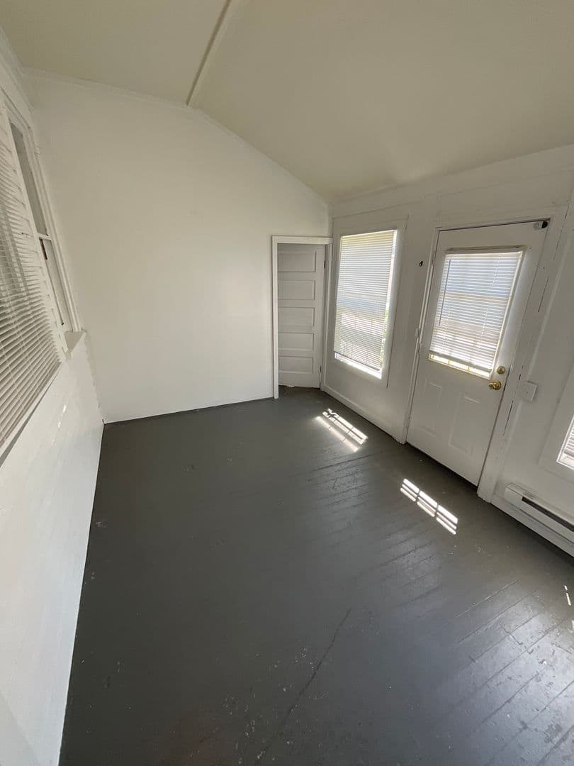 Bloomington Apartment: 308 E. 7th St