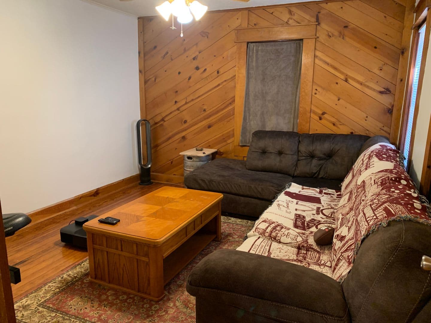 Bloomington House: 302 E 17th St