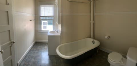 Bloomington Apartment: 515 S. Washington St