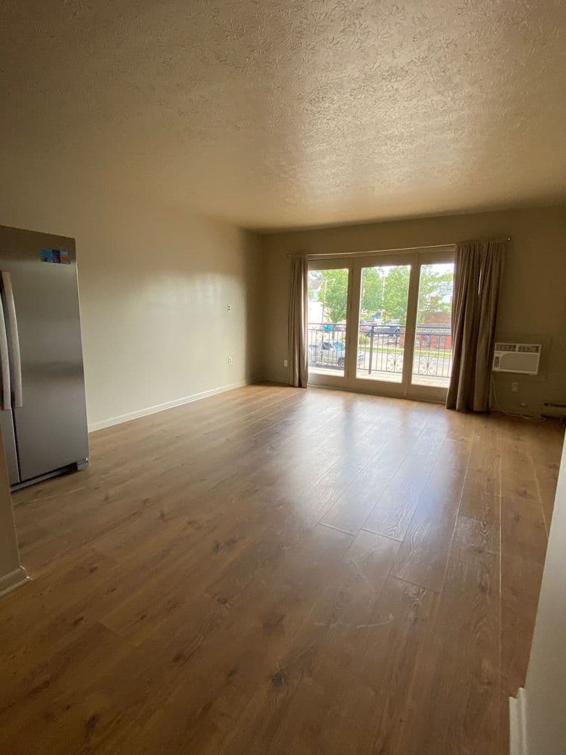 Bloomington Apartment: 217 S. Lincoln St