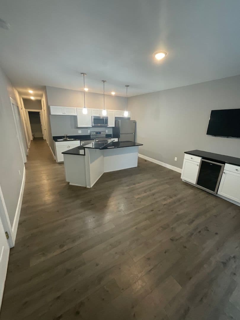 Bloomington Apartment: 705 N. Lincoln St