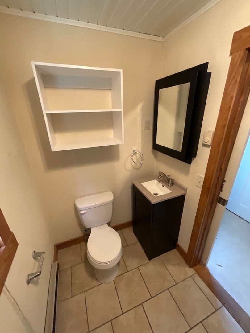 Bloomington Apartment: 408 E. 16th St