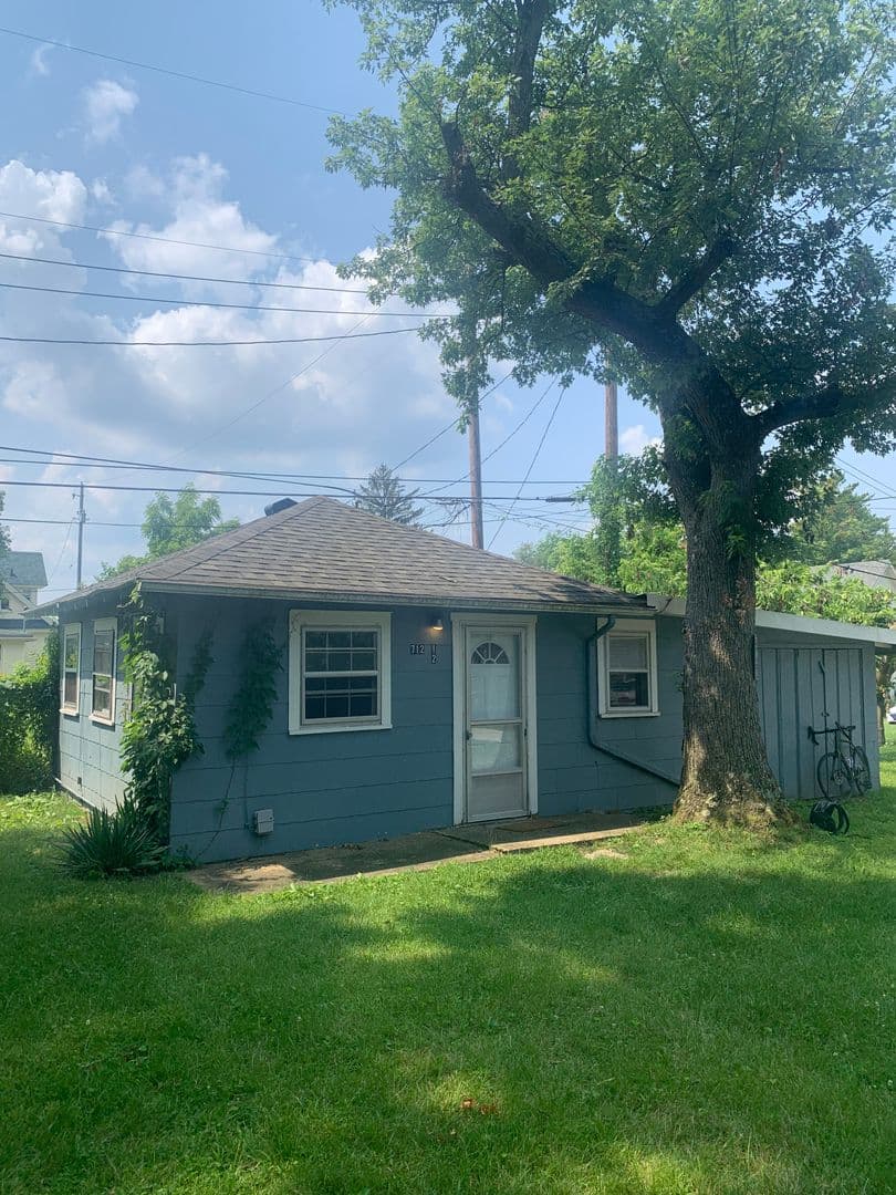 Bloomington Apartment: 712 1/2 E. Cottage Grove Ave