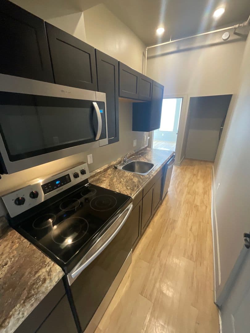 Bloomington Apartment: 425 N. Walnut St