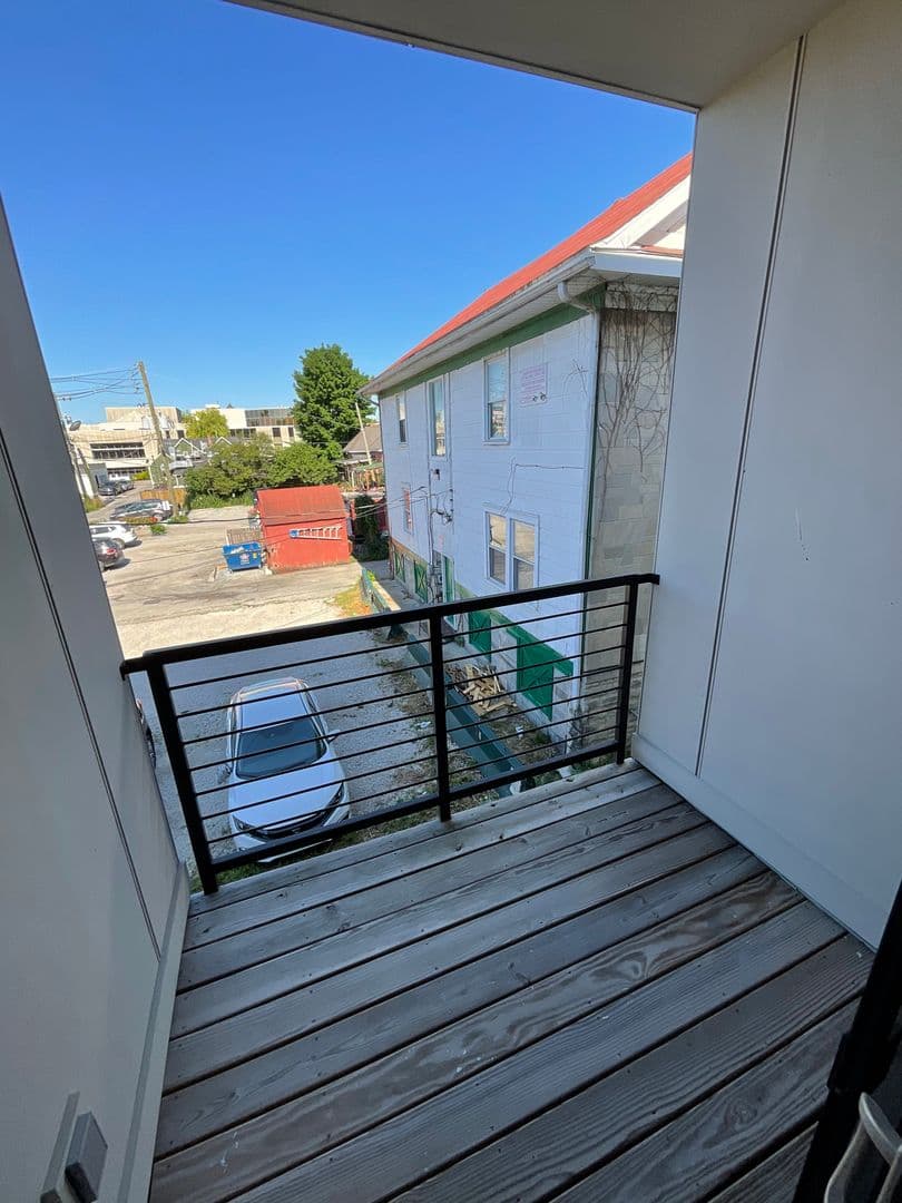 Bloomington Apartment: 422 E. 6th St