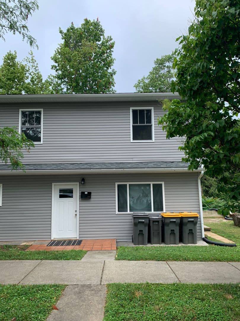 Bloomington Apartment: 221 E. 16th St