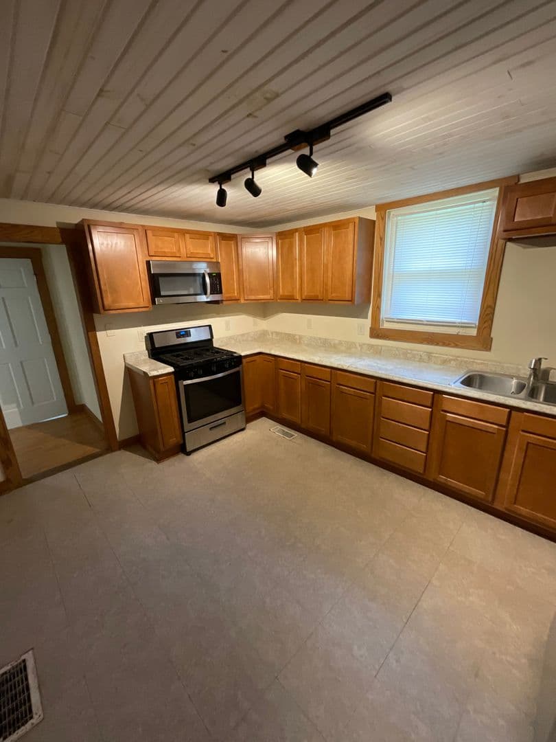 Bloomington Apartment: 408 E. 16th St