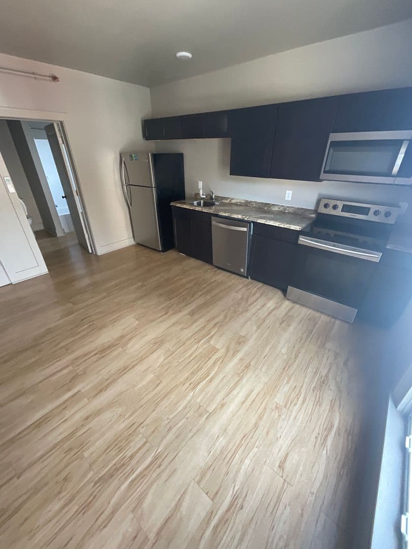 Bloomington Apartment: 425 N. Walnut St