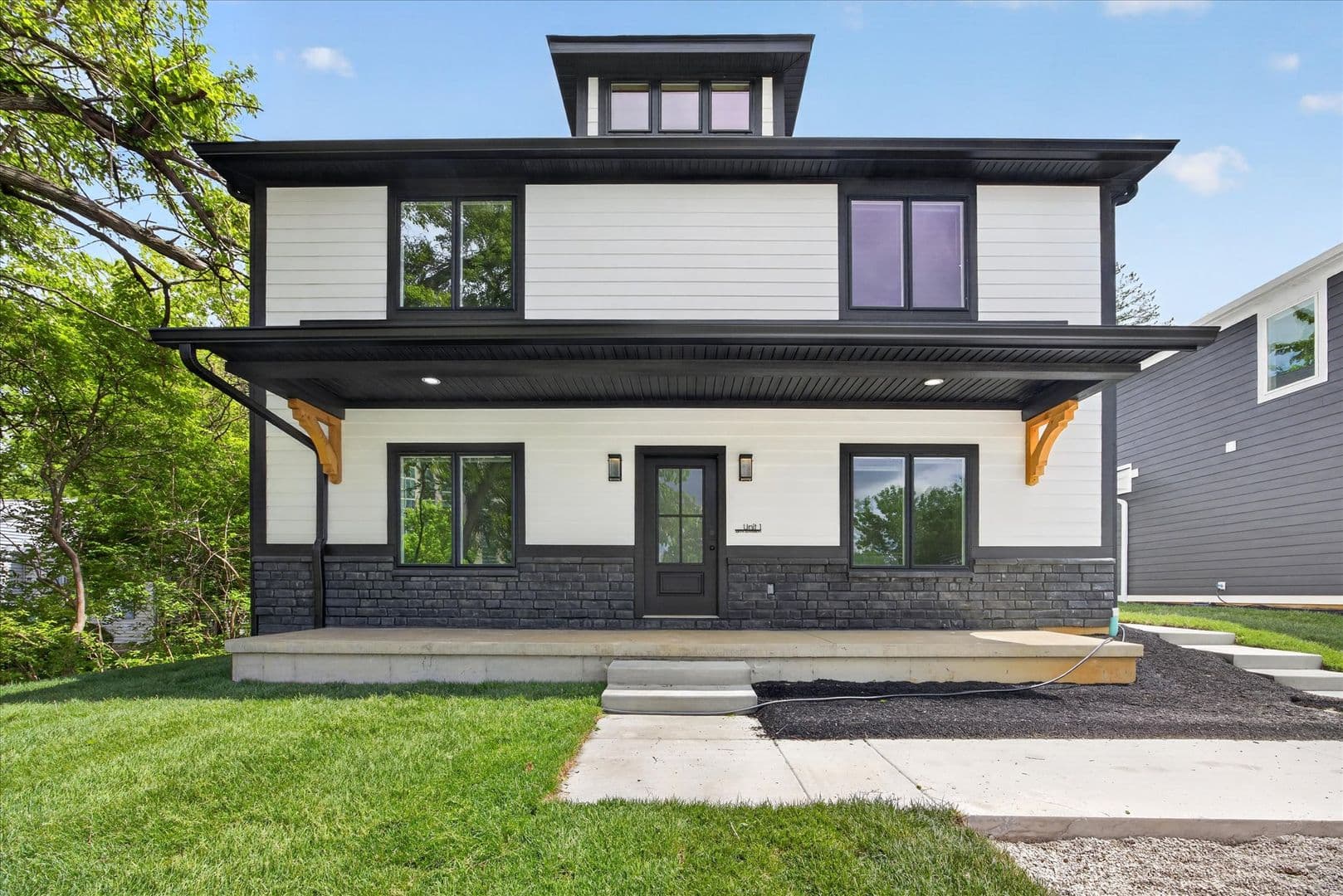 Bloomington Townhome: 420 N Jefferson St - Unit 1