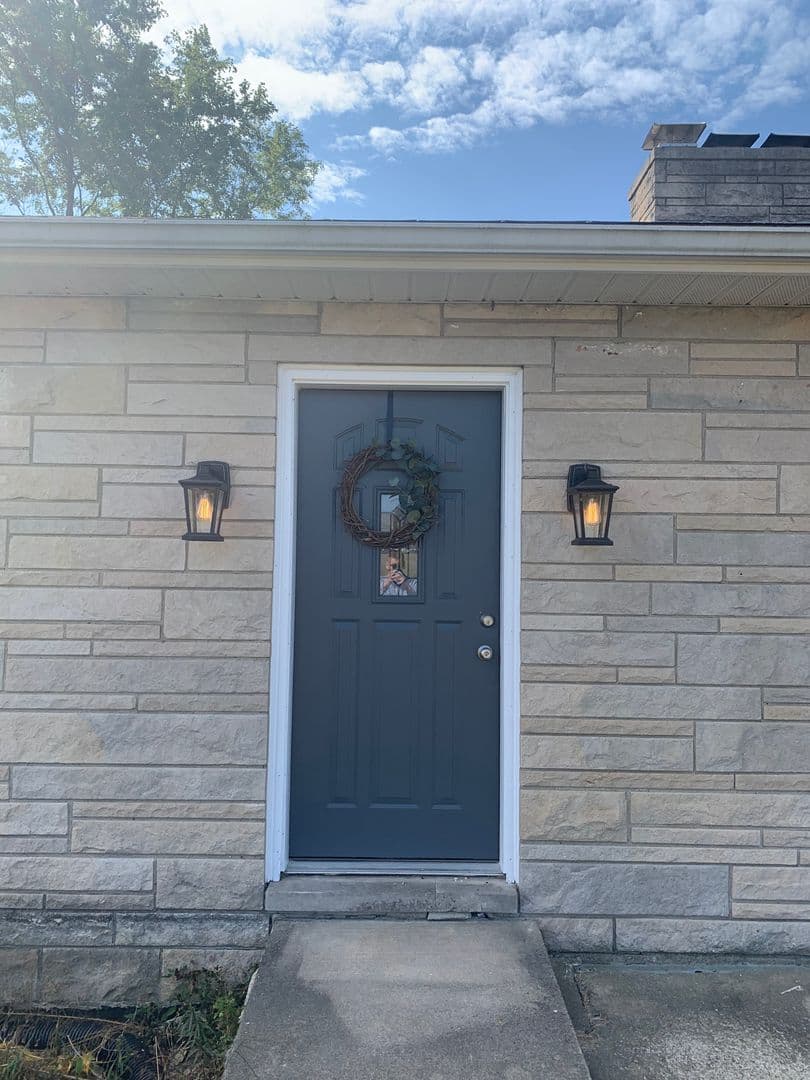 Bloomington House: 7691 W Reeves Road
