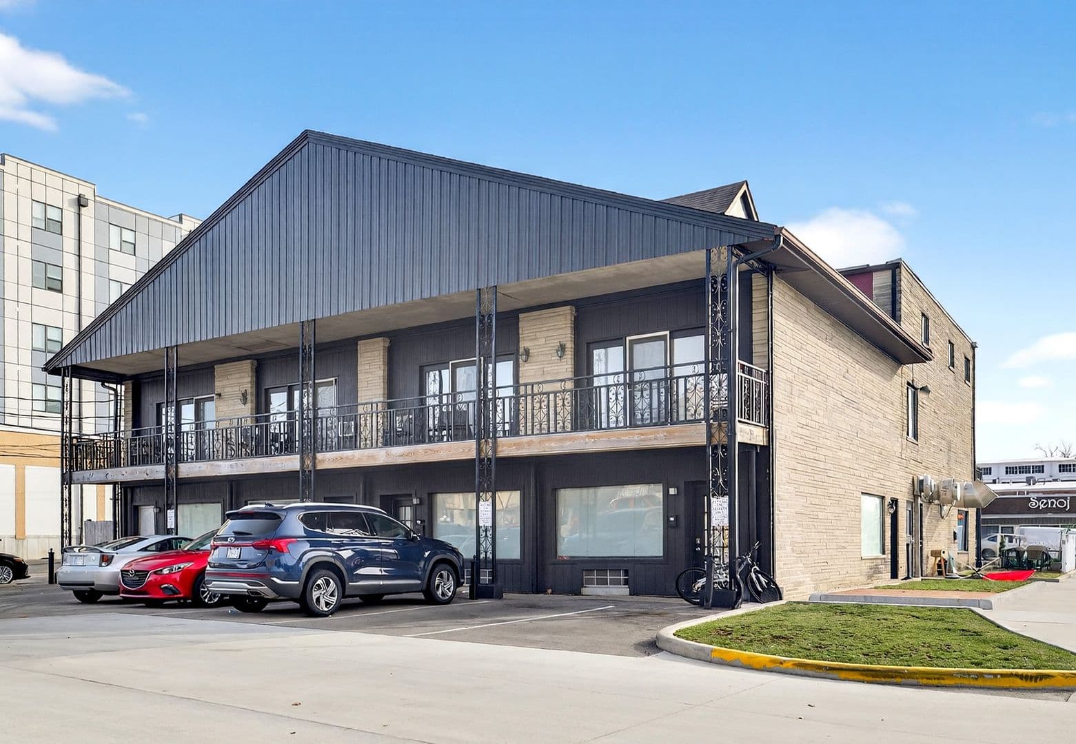 Bloomington Apartment: 215 S. Lincoln St