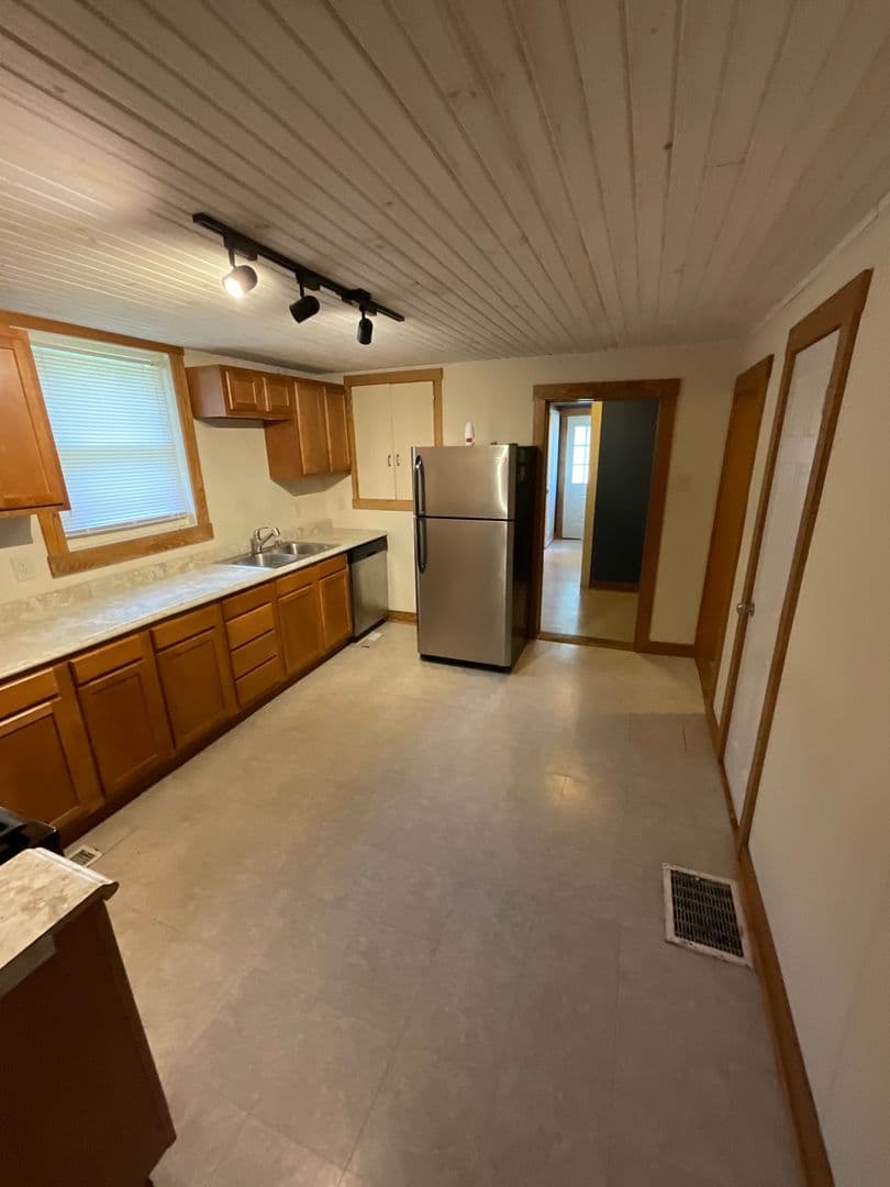 Bloomington Apartment: 408 E. 16th St