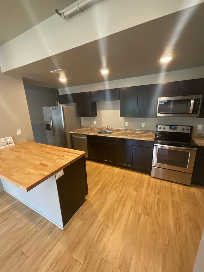 Bloomington Apartment: 425 N. Walnut St