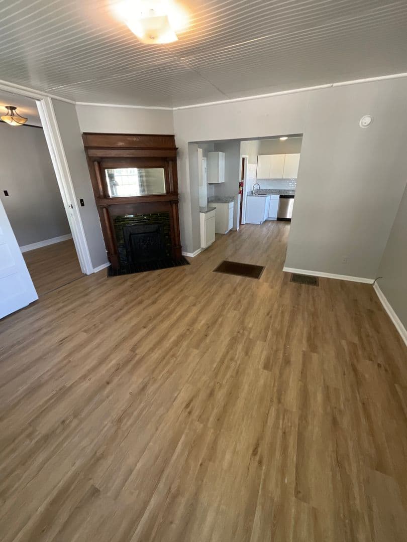 Bloomington Apartment: 308 E. 7th St