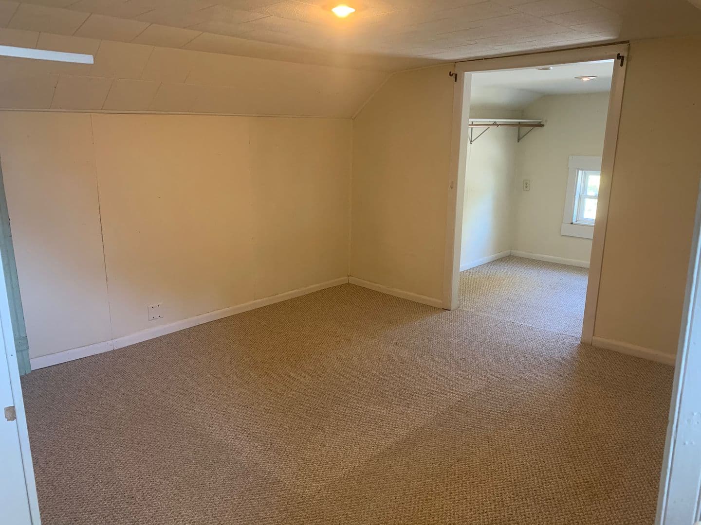 Bloomington Apartment: 408 E. 16th St