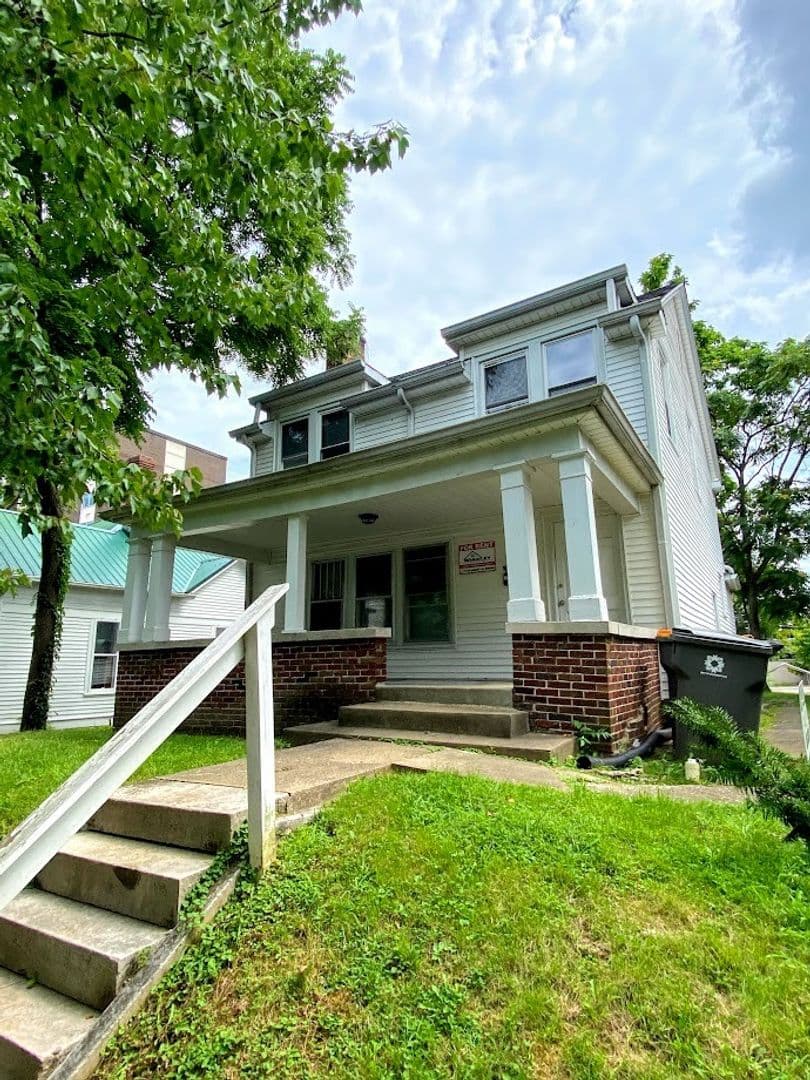Bloomington House: 316 E. 7th St
