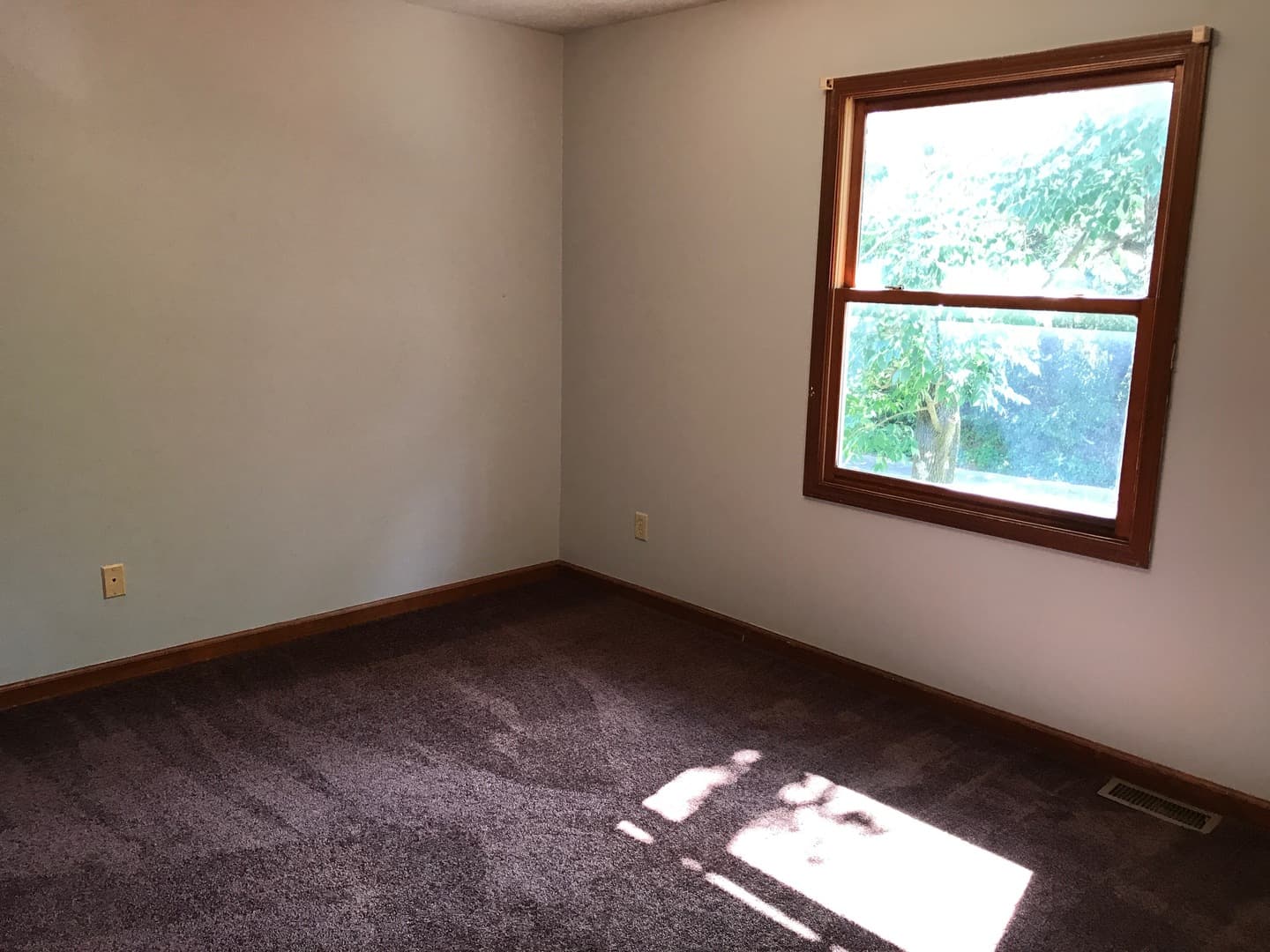 Bloomington House: 601 S. Park Square Dr